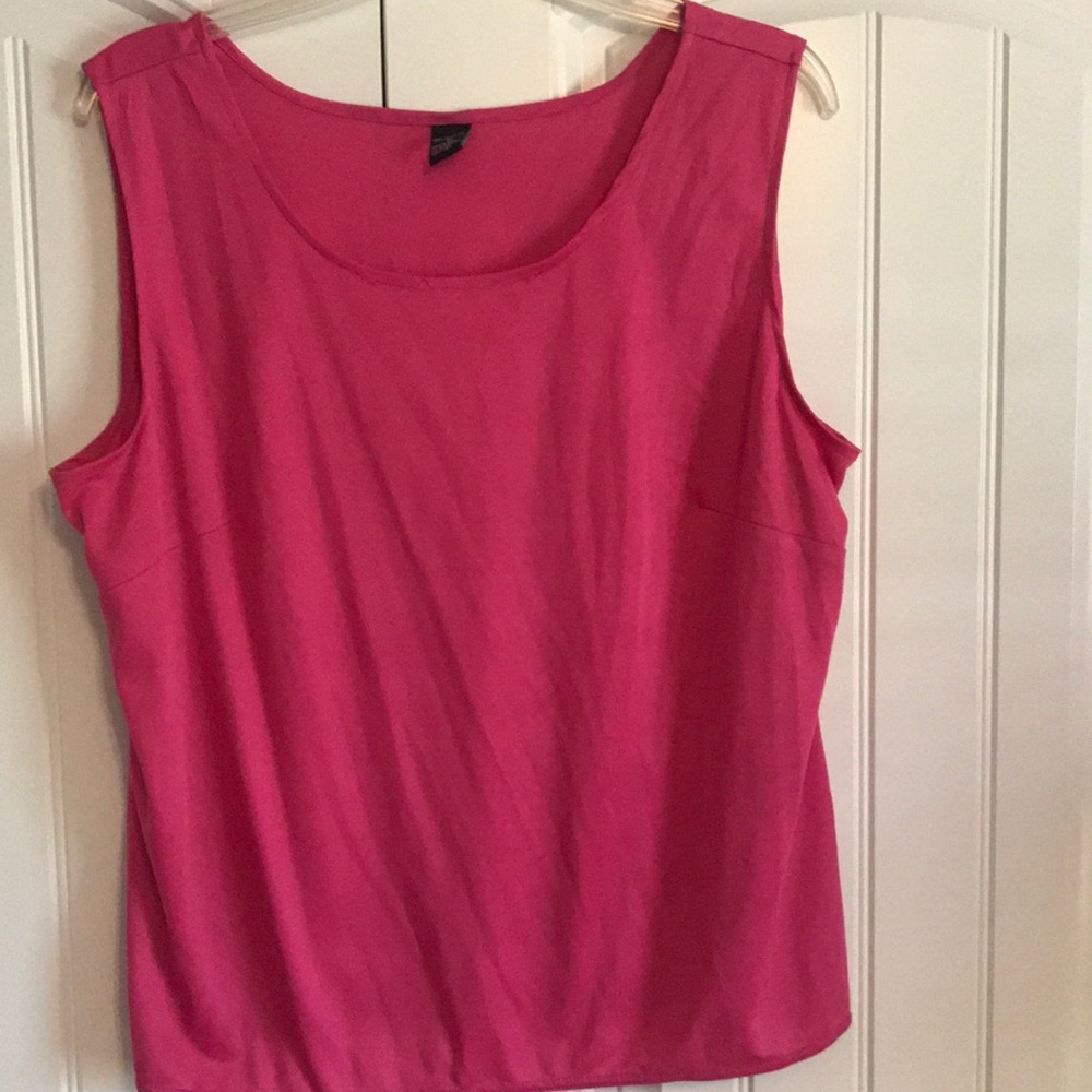 77). 💕Women’s tank - Picture 1 of 3